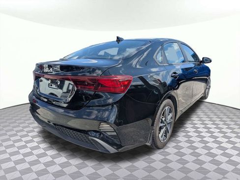 Used 2023 Kia Forte LXS w/ LXS Technology Package FWD image 2