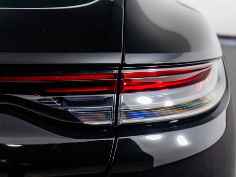 Used 2022 Porsche Panamera 4 Platinum Edition image 12