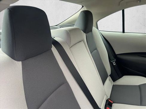 Used 2025 Toyota Corolla LE image 21