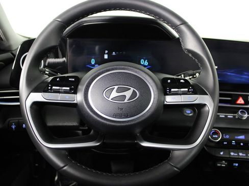 Certified 2025 Hyundai Elantra SEL image 24