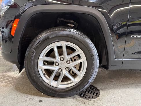 Used 2025 Jeep Grand Cherokee Laredo X AWD/4WD image 36
