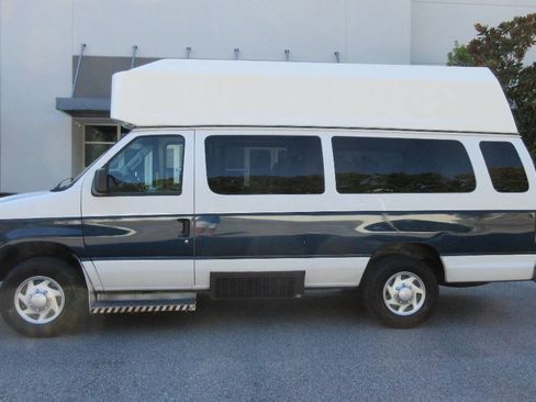 Used 2013 Ford E-350 and Econoline 350 Extended Super Duty w/ PWR Group image 2