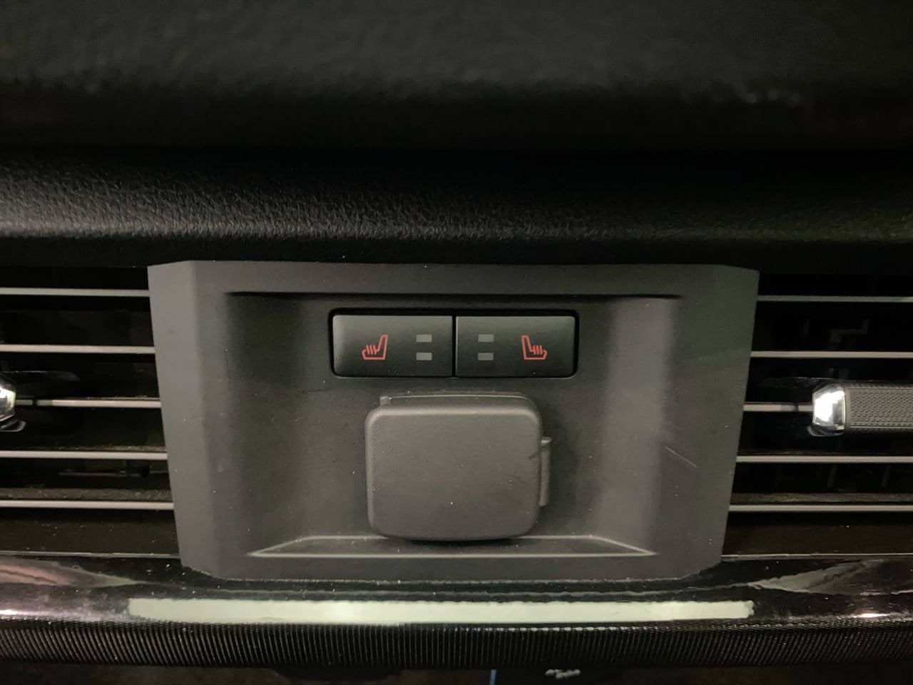 Used 2022 Ford F150 Lightning Platinum AWD/4WD image 29