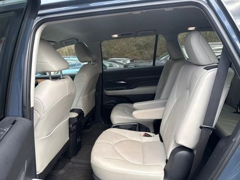Used 2024 Toyota Grand Highlander Limited image 17