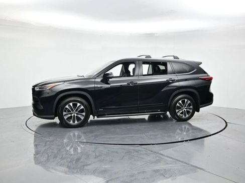 Used 2021 Toyota Highlander XLE image 6