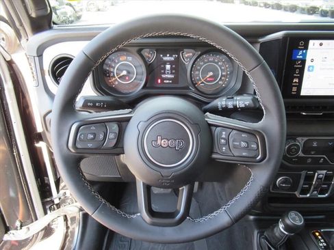 Used 2025 Jeep Wrangler Sport S image 16