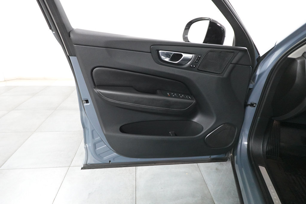Used 2023 Volvo XC60 B5 Ultimate w/ Climate Package AWD/4WD image 21