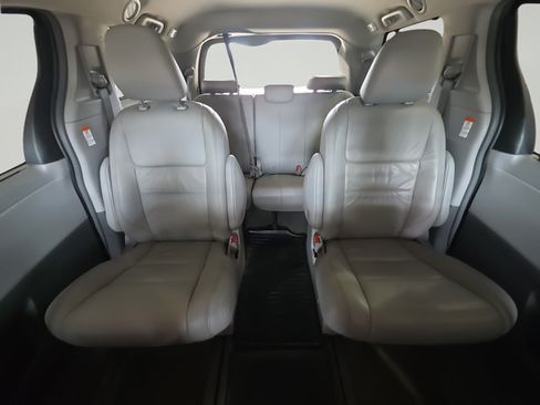 Used 2017 Toyota Sienna XLE Premium AWD/4WD image 25