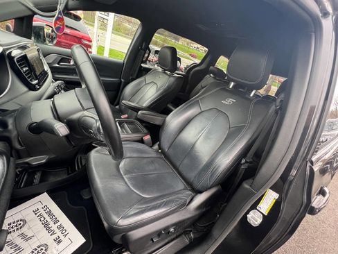 Used 2019 Chrysler Pacifica Touring-L image 10