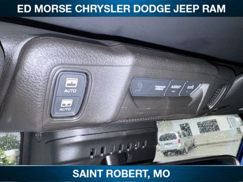 Used 2024 Jeep Wrangler Unlimited Rubicon w/ Technology Group AWD/4WD image 17