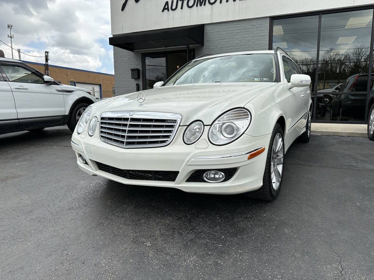 Used 2009 Mercedes-Benz E 350 4MATIC Wagon image 2
