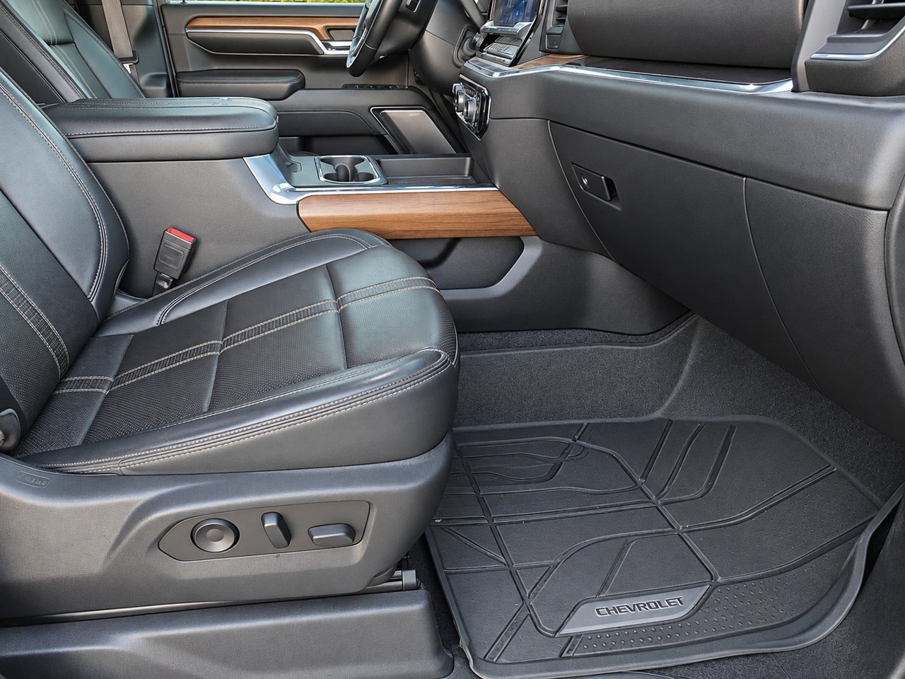 Used 2024 Chevrolet Silverado 3500 High Country w/ High Country Premium Package AWD/4WD image 35