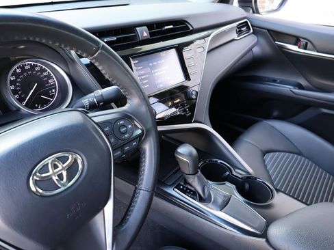 Used 2018 Toyota Camry SE w/ Convenience Package image 38
