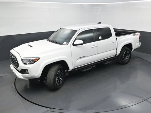Used 2023 Toyota Tacoma TRD Sport w/ Technology Package AWD/4WD image 32