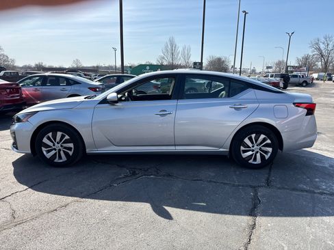 Used 2023 Nissan Altima 2.5 S FWD image 3
