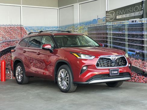 New 2026 Toyota Highlander Platinum image 1