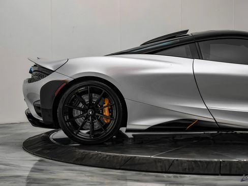 Used 2021 McLaren 765LT RWD image 28
