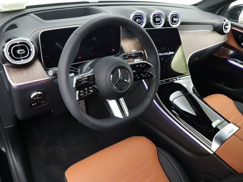 Certified 2025 Mercedes-Benz GLC 300 image 9