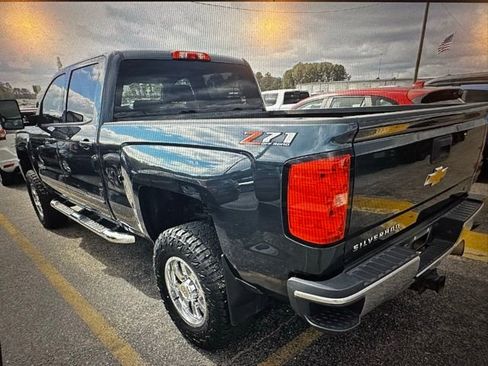 Used 2019 Chevrolet Silverado 2500 LT w/ LT Convenience Package image 3
