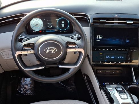 Certified 2023 Hyundai Tucson Limited AWD/4WD image 12
