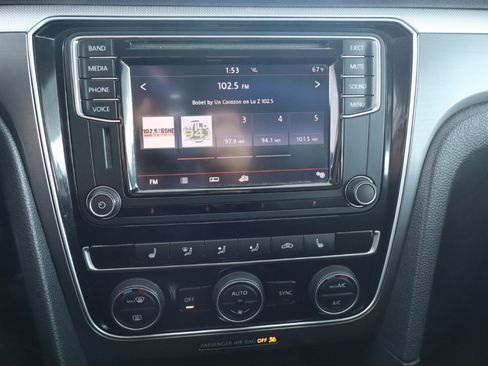 Used 2017 Volkswagen Passat 1.8T R-Line image 22