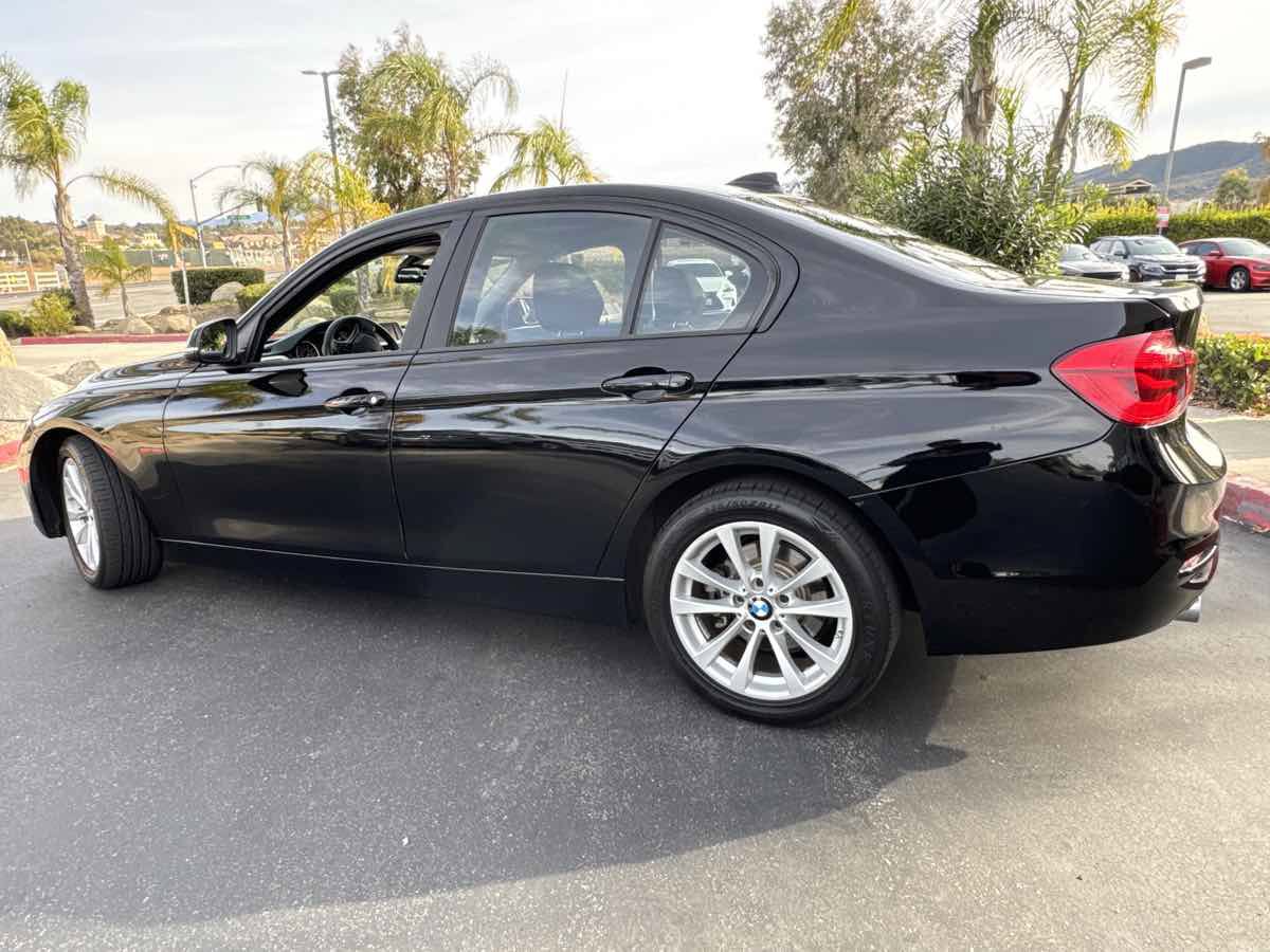 Used 2018 BMW 320i Sedan RWD image 16