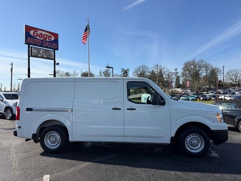 Used 2021 Nissan NV 1500 S image 11