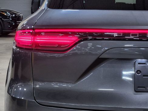 Used 2022 Porsche Cayenne image 22