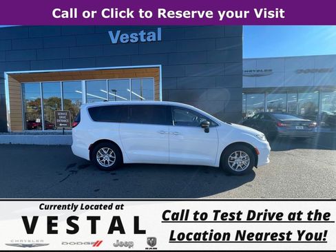 New 2026 Chrysler Pacifica Select image 4