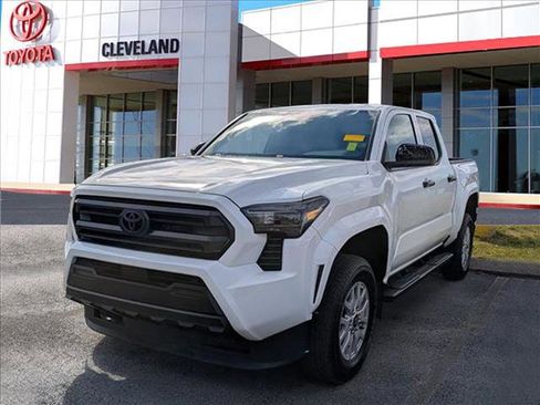 Used 2024 Toyota Tacoma SR image 4