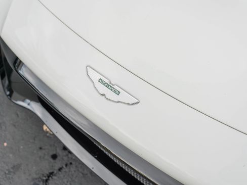 Used 2020 Aston Martin V8 Vantage Coupe RWD image 37