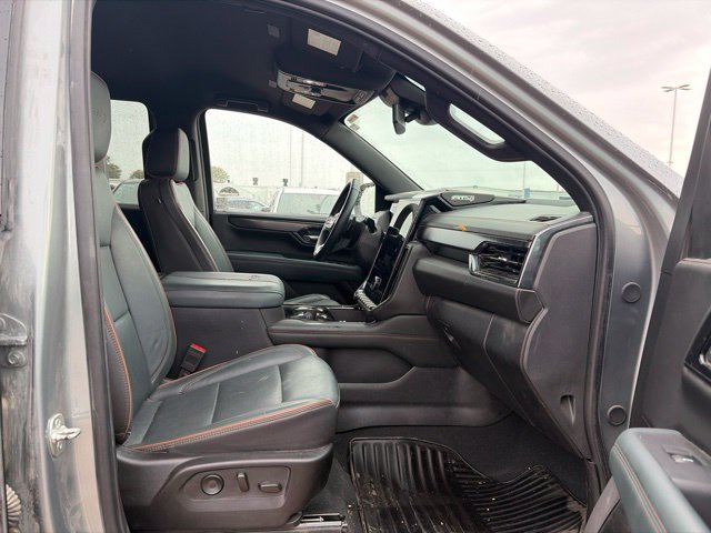 Used 2025 GMC Yukon AT4 AWD/4WD image 24