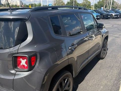 Used 2023 Jeep Renegade Altitude w/ Convenience Group I AWD/4WD image 3