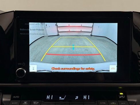 Used 2025 Toyota Camry SE image 28