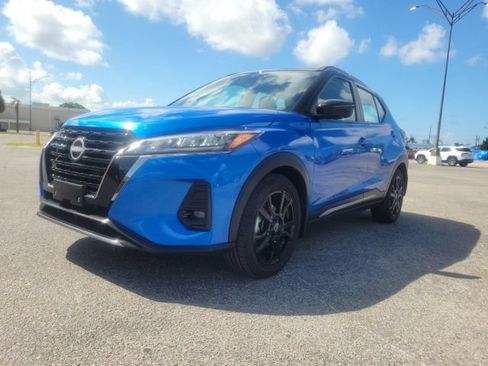 Used 2023 Nissan Kicks SR FWD image 2