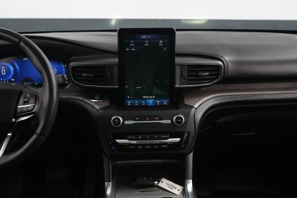 Used 2020 Ford Explorer Platinum w/ Premium Technology Package AWD/4WD image 35