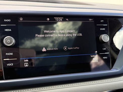 Certified 2024 Volkswagen Taos SE image 10