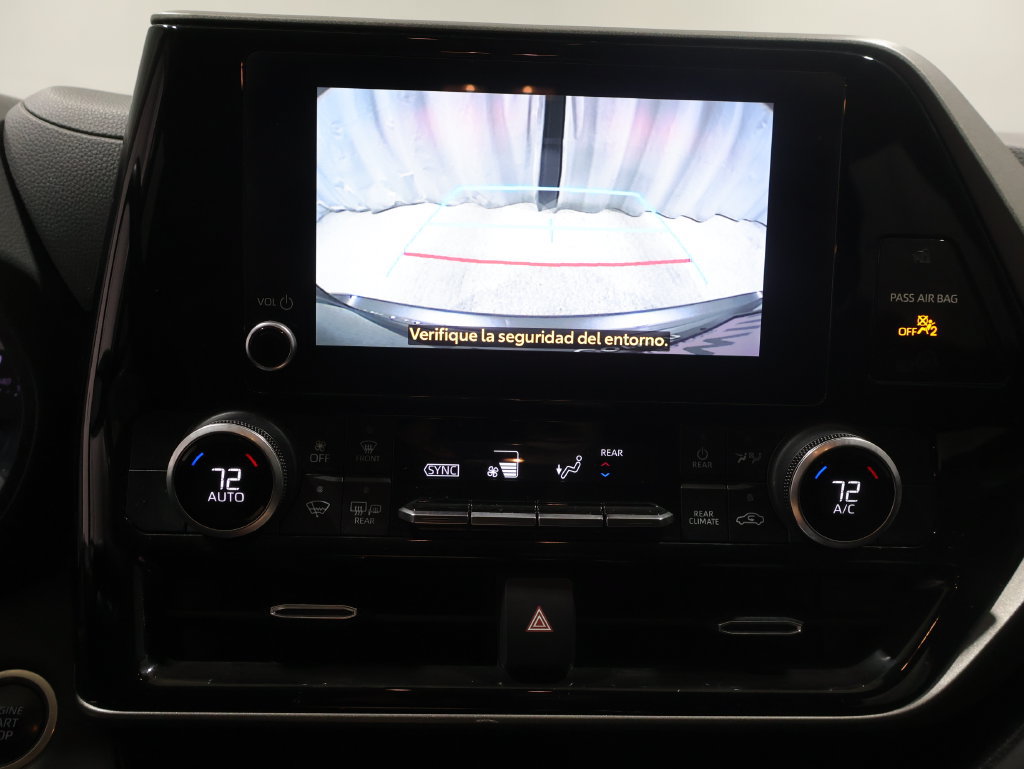 Used 2024 Toyota Highlander LE FWD image 28