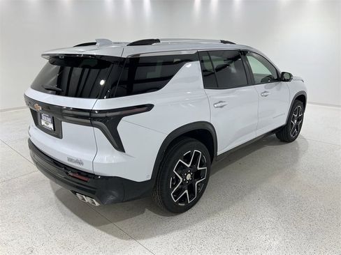 New 2026 Chevrolet Traverse High Country image 5