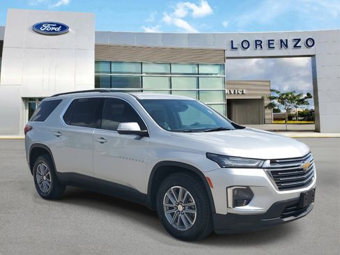 Used 2022 Chevrolet Traverse LT image 3