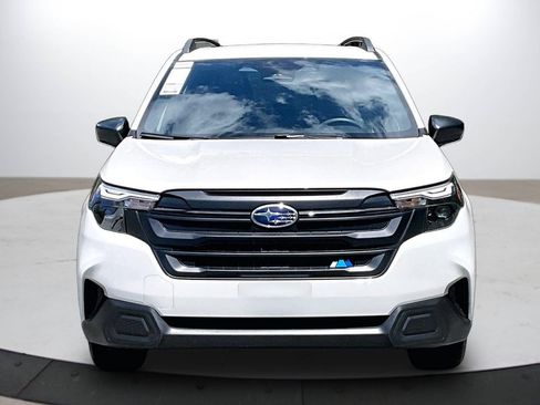 Used 2025 Subaru Forester AWD/4WD image 3