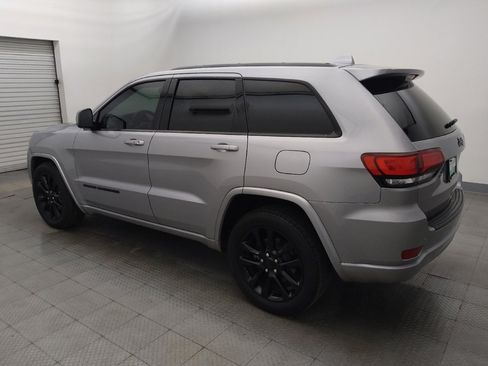 Used 2020 Jeep Grand Cherokee Altitude RWD image 3