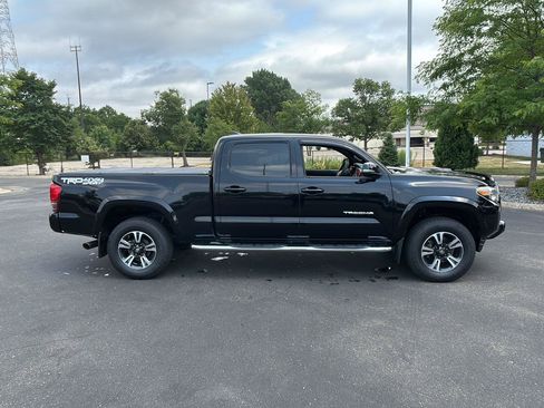 Used 2017 Toyota Tacoma TRD Sport w/ Tow Package AWD/4WD image 9