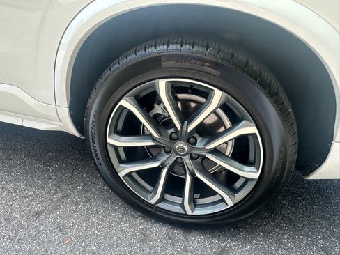 Used 2017 Volvo XC90 T6 Momentum w/ Vision Package image 12