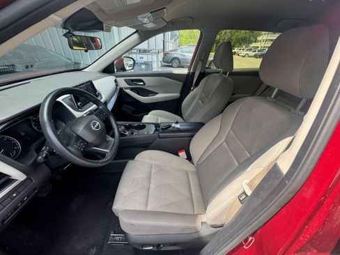 Used 2025 Nissan Rogue SV FWD image 28