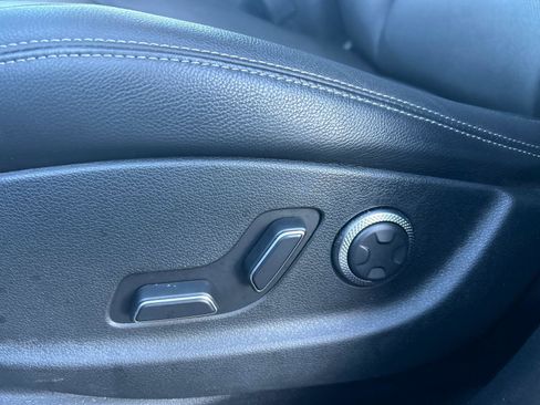 Used 2023 Genesis GV70 2.5T w/ Select Package image 10