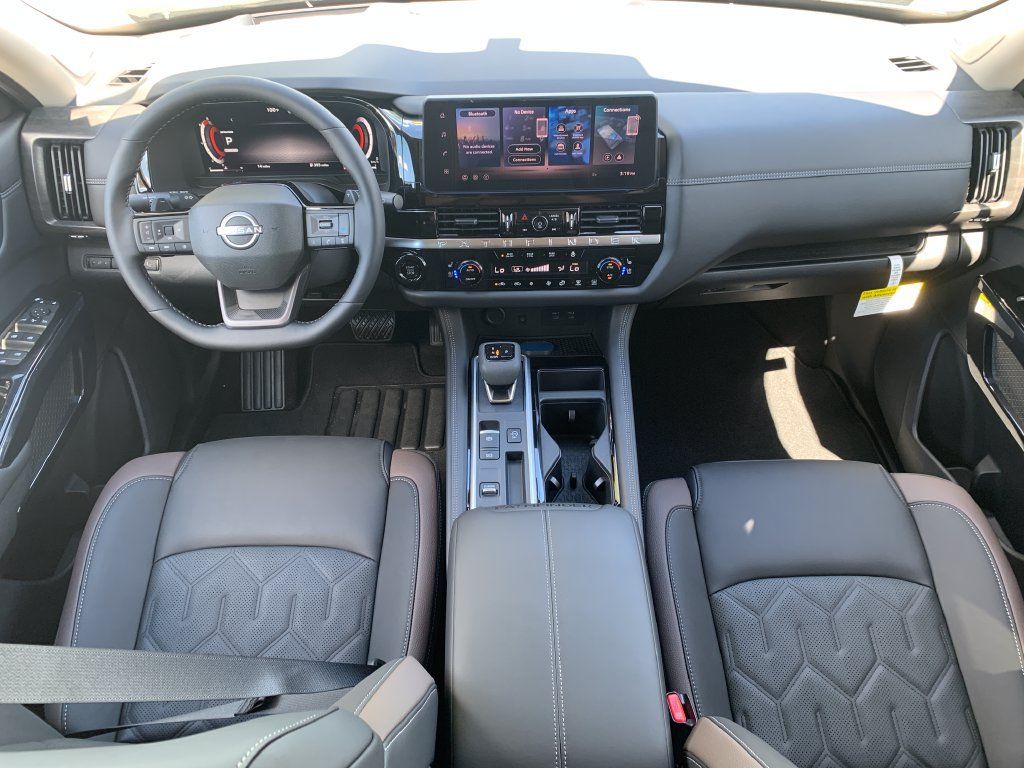 New 2026 Nissan Pathfinder Platinum FWD image 18