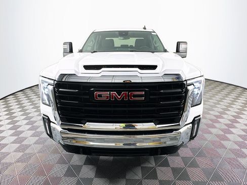 Used 2024 GMC Sierra 2500 Pro w/ Convenience Package image 2
