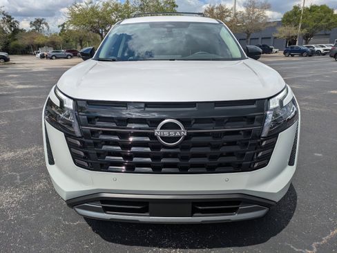 New 2026 Nissan Pathfinder SL FWD image 9