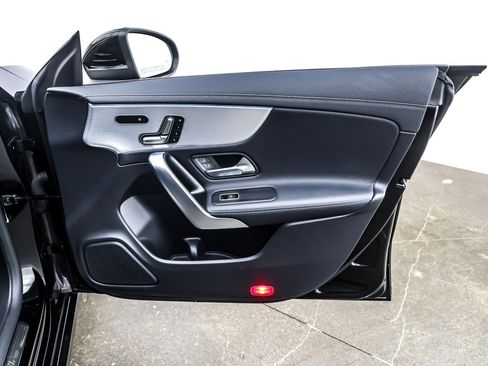 Used 2023 Mercedes-Benz CLA 250 image 25